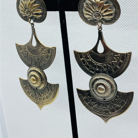 Vintage Bronze Metal Elegant Design Post Dangle Earrings A-19 - Picture 2 of 11